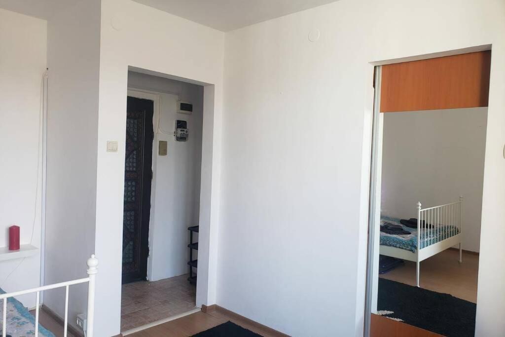 Inchiriez Garsoniera In Regim Hotelier Unirii Bukarest Exteriör bild