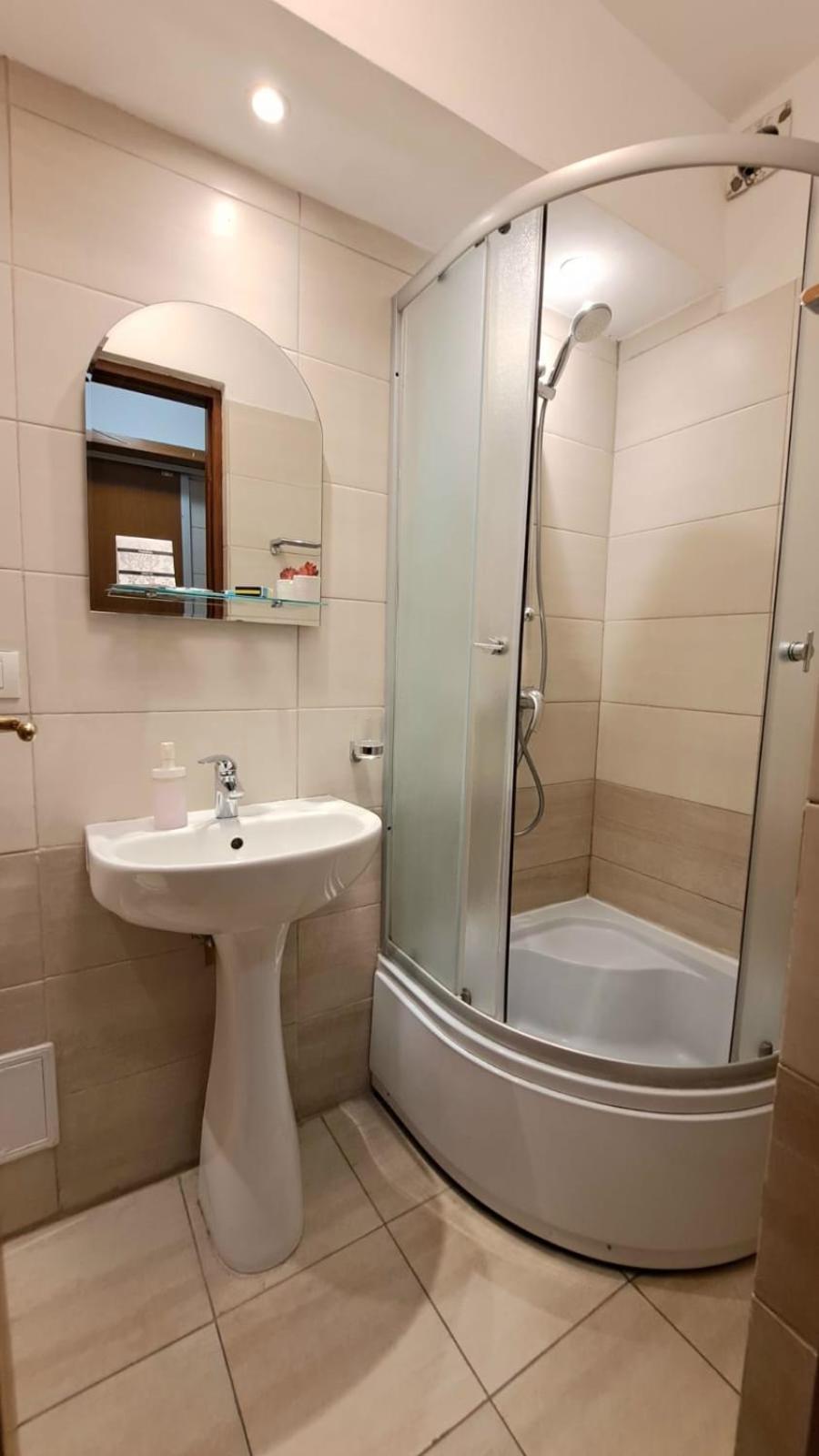 Inchiriez Garsoniera In Regim Hotelier Unirii Bukarest Exteriör bild